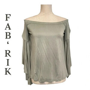 Fab’Rik‎ Sea-foam green off the shoulder top with butterfly sleeves size S